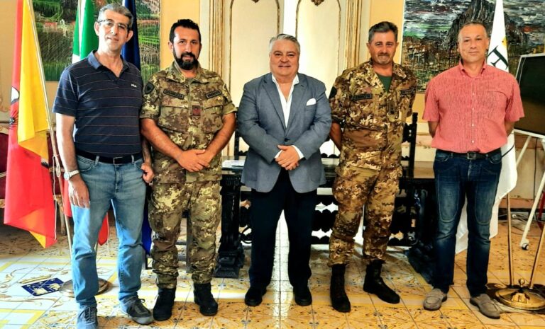 ISTITUZIONE MILITARE NON SOLO COME PRESIDIO LOGISTICO E BASE ADDESTRATIVA VISITA DEL TEN.COL.CIRO SETTECASI ALLA SEDE DEL PARCO.