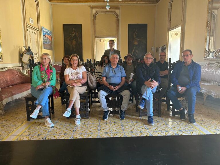 Riunione operativa presso la sede del Parco a Petralia Sottana, tra il Commissario dell’Ente e i dipendenti dei punti Qui Parco delle Madonie