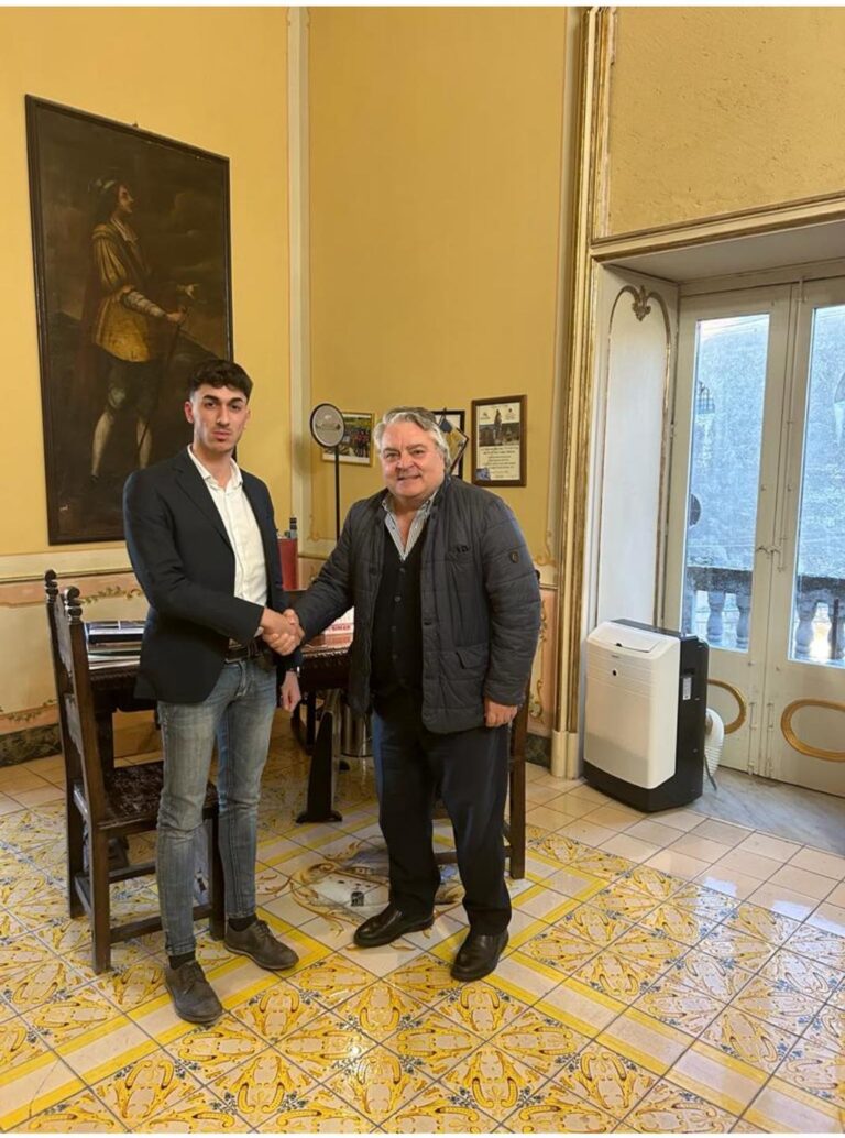 BENNY CORRADINO ELETTO PRESIDENTE DELLA CONSULTA GIOVANILE DI GERACI SICULO INCONTRA IL COMMISSARIO CALTAGIRONE PER UNA FUTURA PROGRAMMAZIONE CON L’ENTE.
