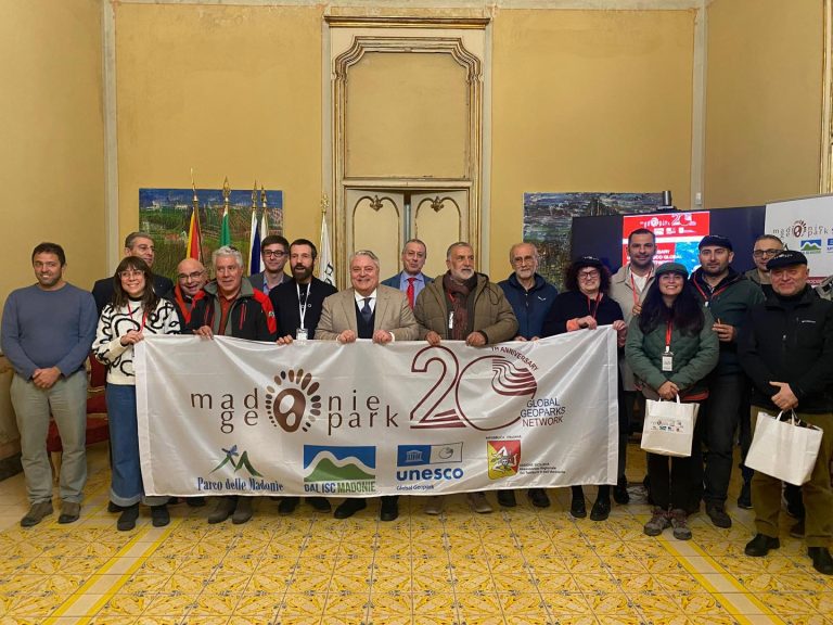 Giornata intensa per i delegati dei Geoparchi Italiani in visita sulle Madonie con l’incontro dell’Assessore al Territorio Savarino e la visita a Castelbuono e Cefalù