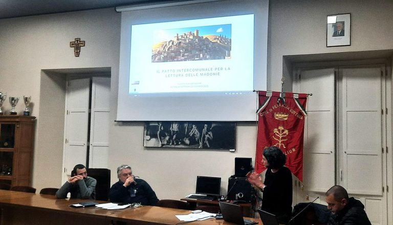 TAVOLO PROGRAMMATICO presso il Palazzo Municipale di Petralia Sottana dei promotori del Patto intercomunale per la lettura nelle madonie